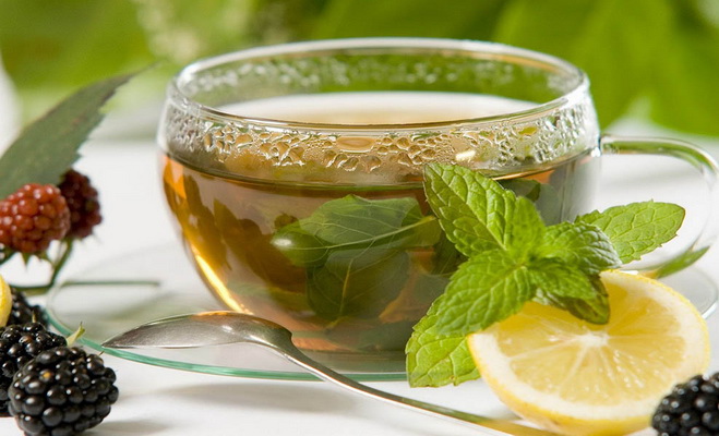 зелен чай и лимон