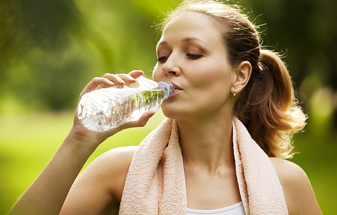 Пиененето на вода по време на тренировки добре ли е за здравето ни?